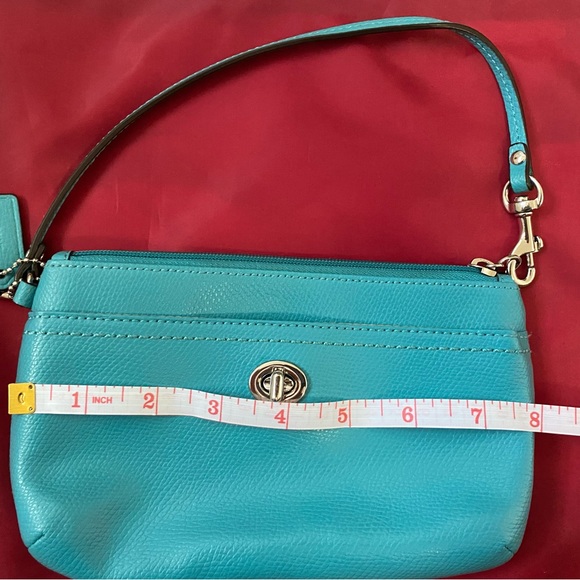 COACH Leather Turn Lock Medium Wristlet F 49472 turquoise - Picture 11 of 13